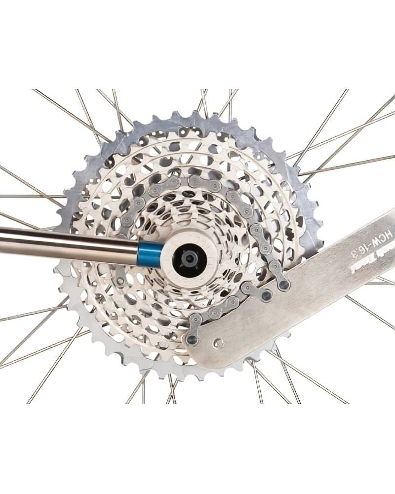 Park Tool Chain Whip with 15mm Pedal Wrench Tool (HCW-16.3) 2 Park Tool Chain Whip with 15mm Pedal Wrench Tool HCW 16.3 2